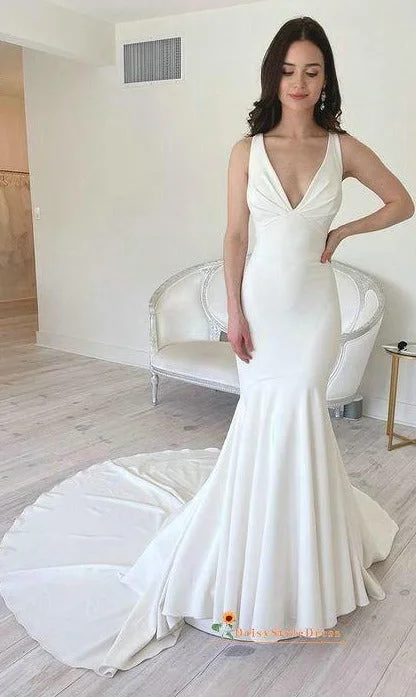 Fitted V-neck Ivory Wedding Dress Alluring Design