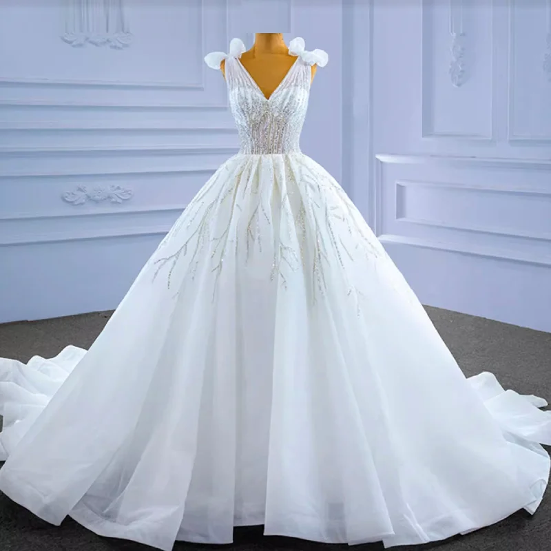 Luxury Tulle Ball Gown Wedding Dresses with V-neck Parisian Effortless Chic Style