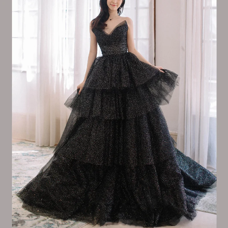 Strapless A-line Black Wedding Dress with V Neckline for Women Elegant Contour