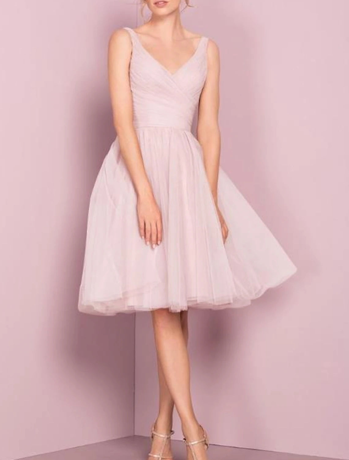 A-Line Bridesmaid Dress V Neck Sleeveless Elegant Knee Length Tulle with Pleats Discounts On Casual Weekend Styles