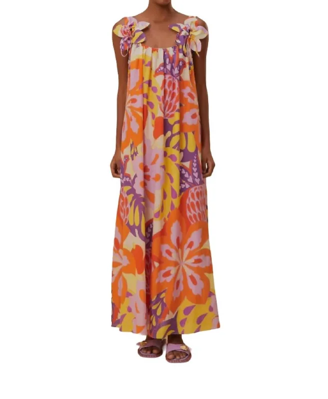 Sleeveless Maxi Dress In Lee Floral Classic Timeless Elegant Style