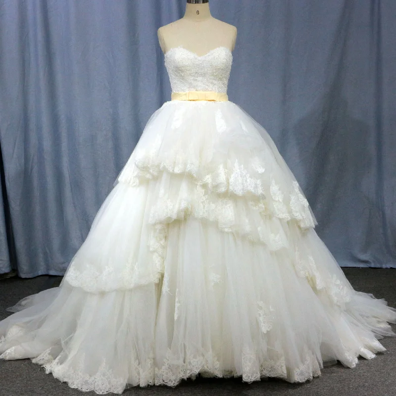 Tulle Strapless Sweetheart Neckline Ball Gown Wedding Dresses with Lace Wardrobe Update